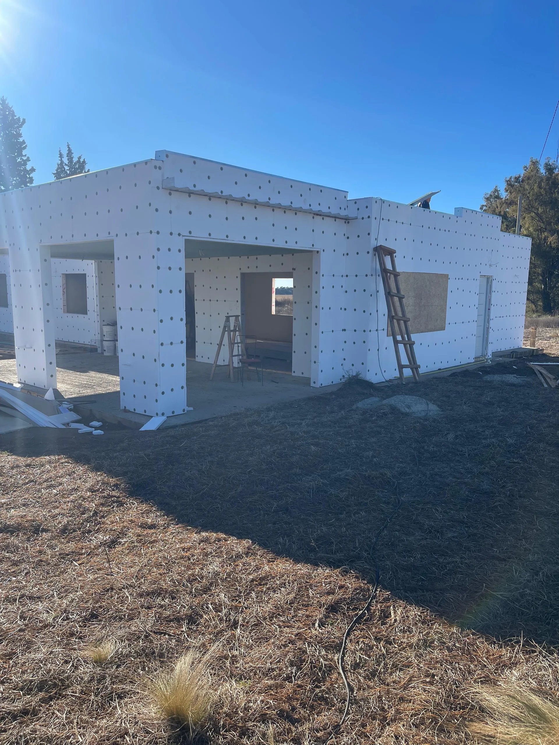 Envolvente exterior de una vivienda Durma, ya colocada sobre la estructura